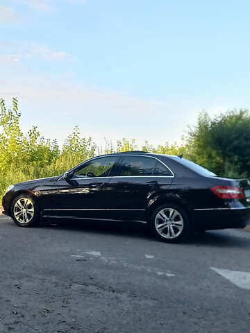 Коричневый Мерседес Е-Класс, объемом двигателя 2.99 л и пробегом 238 тыс. км за 15300 $, фото 10 на Automoto.ua