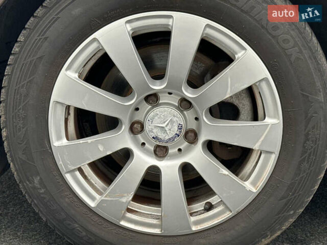 Коричневый Мерседес Е-Класс, объемом двигателя 2.2 л и пробегом 300 тыс. км за 11250 $, фото 22 на Automoto.ua