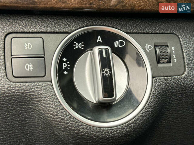 Коричневый Мерседес Е-Класс, объемом двигателя 2.2 л и пробегом 300 тыс. км за 11250 $, фото 15 на Automoto.ua