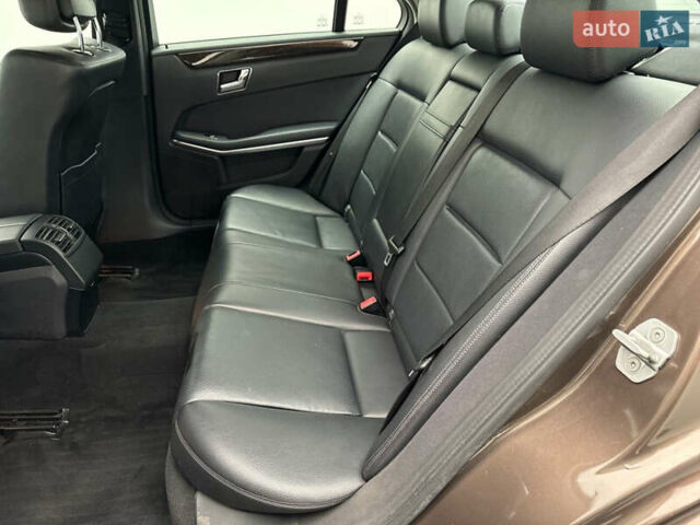 Коричневый Мерседес Е-Класс, объемом двигателя 2.2 л и пробегом 300 тыс. км за 11250 $, фото 19 на Automoto.ua