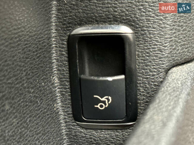 Коричневый Мерседес Е-Класс, объемом двигателя 2.2 л и пробегом 300 тыс. км за 11250 $, фото 17 на Automoto.ua