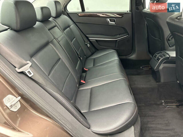 Коричневый Мерседес Е-Класс, объемом двигателя 2.2 л и пробегом 300 тыс. км за 11250 $, фото 20 на Automoto.ua