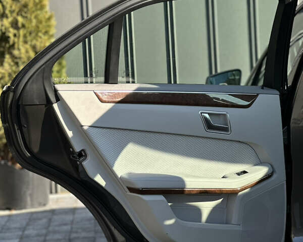 Мерседес Е-Класс 2012 в Ровно на Automoto.ua Коричневый Мерседес Е-Класс, объемом двигателя 2.2 л и пробегом 286 тыс. км за 11400 $, фото 65 на Automoto.ua
