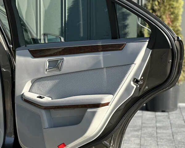 Мерседес Е-Класс 2012 в Ровно на Automoto.ua Коричневый Мерседес Е-Класс, объемом двигателя 2.2 л и пробегом 286 тыс. км за 11400 $, фото 59 на Automoto.ua