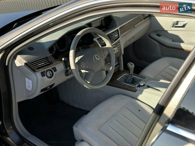 Мерседес Е-Класс 2012 в Ровно на Automoto.ua Коричневый Мерседес Е-Класс, объемом двигателя 2.2 л и пробегом 286 тыс. км за 11400 $, фото 29 на Automoto.ua