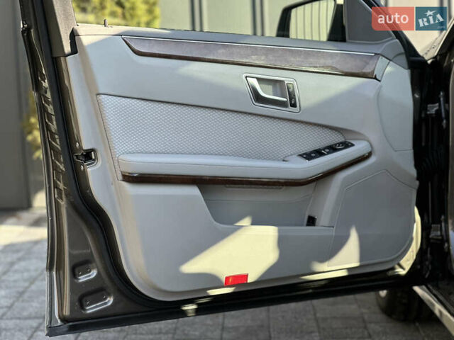 Мерседес Е-Класс 2012 в Ровно на Automoto.ua Коричневый Мерседес Е-Класс, объемом двигателя 2.2 л и пробегом 286 тыс. км за 11400 $, фото 66 на Automoto.ua