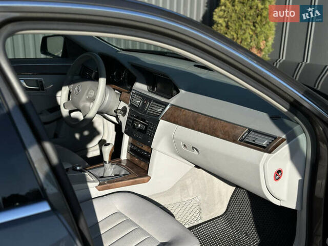 Мерседес Е-Класс 2012 в Ровно на Automoto.ua Коричневый Мерседес Е-Класс, объемом двигателя 2.2 л и пробегом 286 тыс. км за 11400 $, фото 51 на Automoto.ua