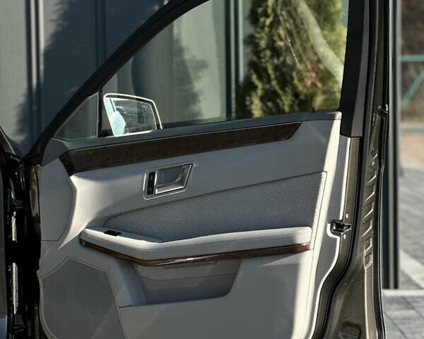 Мерседес Е-Класс 2012 в Ровно на Automoto.ua Коричневый Мерседес Е-Класс, объемом двигателя 2.2 л и пробегом 286 тыс. км за 11400 $, фото 53 на Automoto.ua