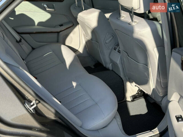 Мерседес Е-Класс 2012 в Ровно на Automoto.ua Коричневый Мерседес Е-Класс, объемом двигателя 2.2 л и пробегом 286 тыс. км за 11400 $, фото 58 на Automoto.ua