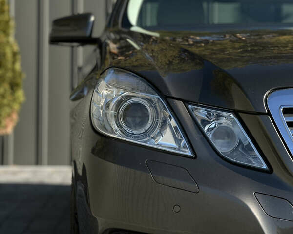 Мерседес Е-Класс 2012 в Ровно на Automoto.ua Коричневый Мерседес Е-Класс, объемом двигателя 2.2 л и пробегом 286 тыс. км за 11400 $, фото 19 на Automoto.ua