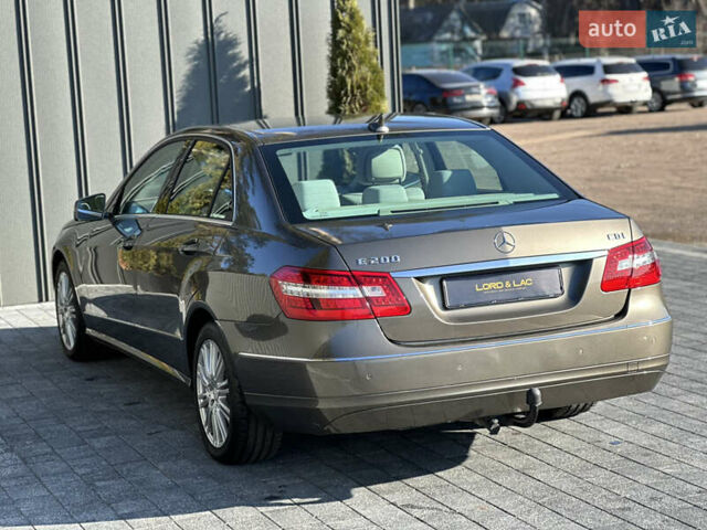 Мерседес Е-Класс 2012 в Ровно на Automoto.ua Коричневый Мерседес Е-Класс, объемом двигателя 2.2 л и пробегом 286 тыс. км за 11400 $, фото 3 на Automoto.ua