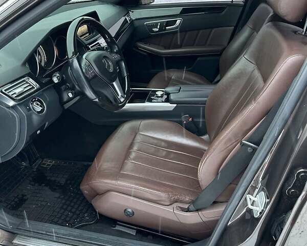 Коричневый Мерседес Е-Класс, объемом двигателя 2.14 л и пробегом 123 тыс. км за 19800 $, фото 10 на Automoto.ua