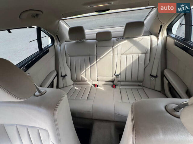 Коричневий Мерседес Е-Клас, об'ємом двигуна 2.2 л та пробігом 208 тис. км за 9599 $, фото 17 на Automoto.ua