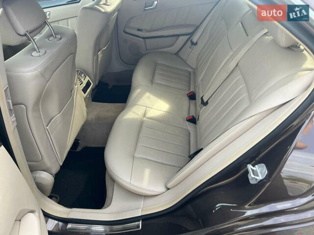 Коричневий Мерседес Е-Клас, об'ємом двигуна 2.2 л та пробігом 208 тис. км за 9599 $, фото 19 на Automoto.ua