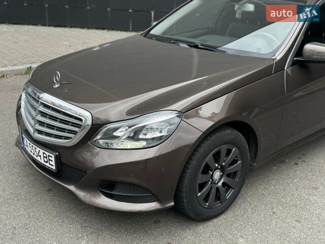 Коричневый Мерседес Е-Класс, объемом двигателя 2.2 л и пробегом 176 тыс. км за 16900 $, фото 1 на Automoto.ua