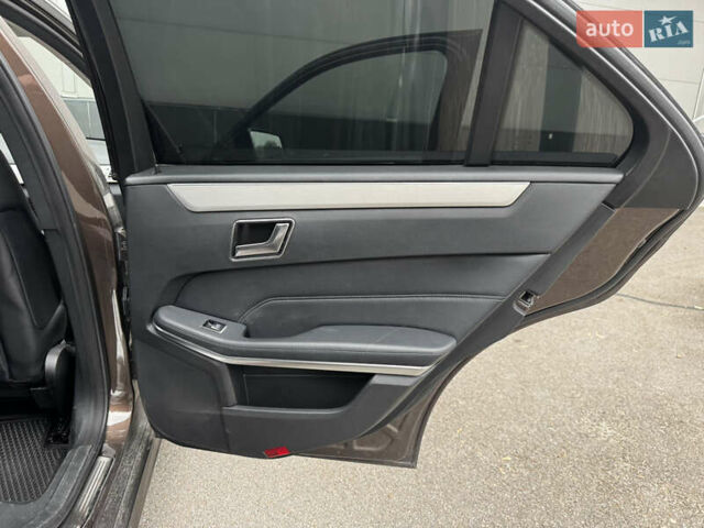 Коричневий Мерседес Е-Клас, об'ємом двигуна 2.2 л та пробігом 175 тис. км за 16999 $, фото 11 на Automoto.ua