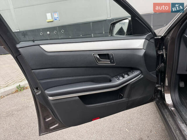 Коричневий Мерседес Е-Клас, об'ємом двигуна 2.2 л та пробігом 175 тис. км за 16999 $, фото 7 на Automoto.ua