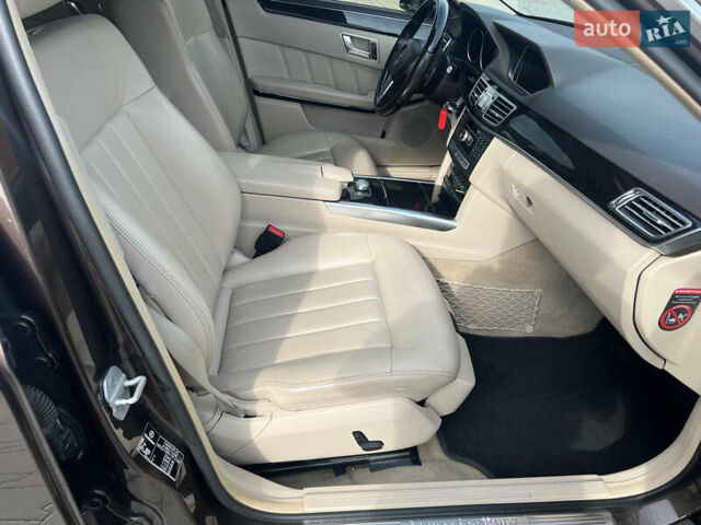 Коричневий Мерседес Е-Клас, об'ємом двигуна 2.2 л та пробігом 208 тис. км за 9599 $, фото 16 на Automoto.ua