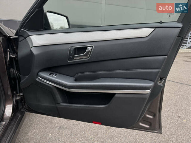 Коричневий Мерседес Е-Клас, об'ємом двигуна 2.2 л та пробігом 175 тис. км за 16999 $, фото 13 на Automoto.ua