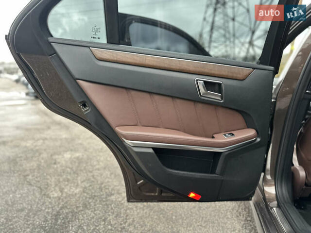 Коричневий Мерседес Е-Клас, об'ємом двигуна 2.14 л та пробігом 197 тис. км за 21500 $, фото 16 на Automoto.ua
