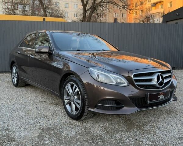 Коричневый Мерседес Е-Класс, объемом двигателя 2.14 л и пробегом 240 тыс. км за 22200 $, фото 4 на Automoto.ua