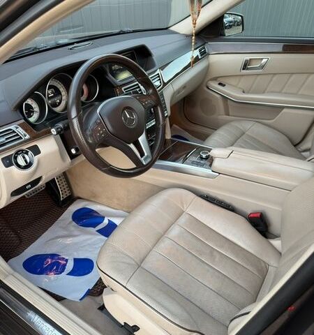 Коричневый Мерседес Е-Класс, объемом двигателя 2.14 л и пробегом 240 тыс. км за 22200 $, фото 12 на Automoto.ua