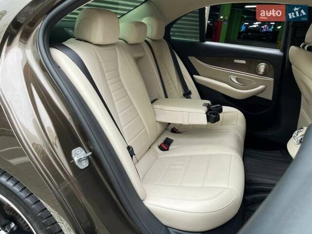 Коричневий Мерседес Е-Клас, об'ємом двигуна 1.95 л та пробігом 160 тис. км за 29990 $, фото 12 на Automoto.ua