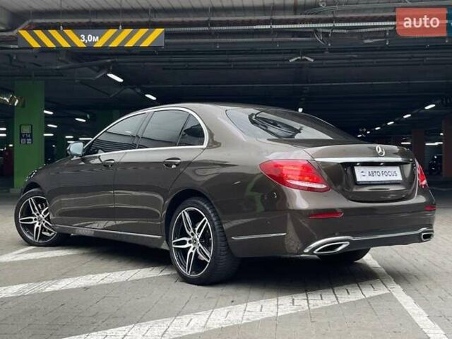 Коричневий Мерседес Е-Клас, об'ємом двигуна 1.95 л та пробігом 160 тис. км за 29990 $, фото 4 на Automoto.ua