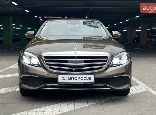 Коричневий Мерседес Е-Клас, об'ємом двигуна 1.95 л та пробігом 160 тис. км за 29990 $, фото 1 на Automoto.ua