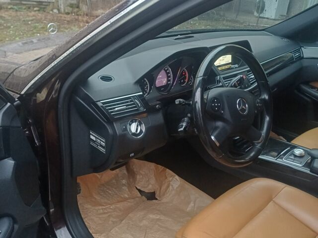 Коричневый Мерседес Е-Класс, объемом двигателя 3 л и пробегом 333 тыс. км за 12900 $, фото 4 на Automoto.ua