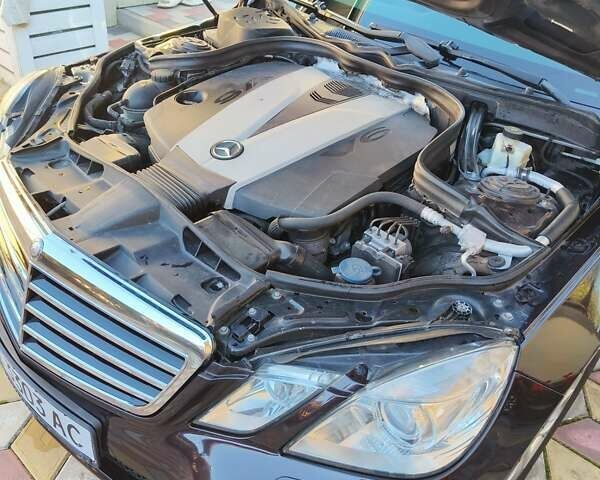 Коричневий Мерседес Е-Клас, об'ємом двигуна 3 л та пробігом 290 тис. км за 13200 $, фото 19 на Automoto.ua