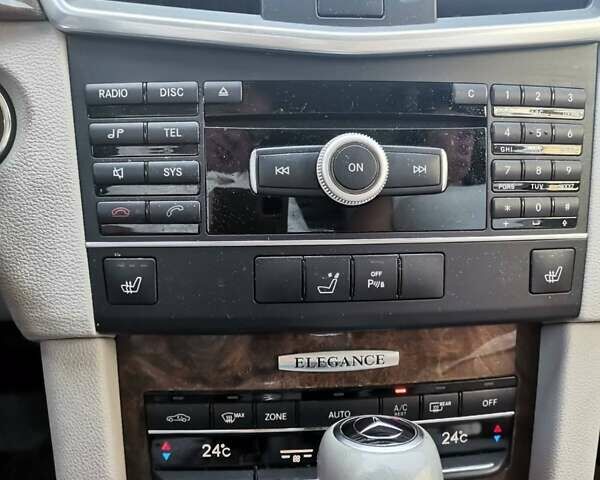 Коричневый Мерседес Е-Класс, объемом двигателя 2 л и пробегом 250 тыс. км за 11555 $, фото 7 на Automoto.ua