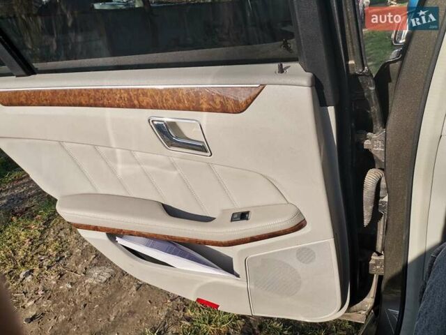 Коричневый Мерседес Е-Класс, объемом двигателя 2 л и пробегом 250 тыс. км за 11555 $, фото 20 на Automoto.ua