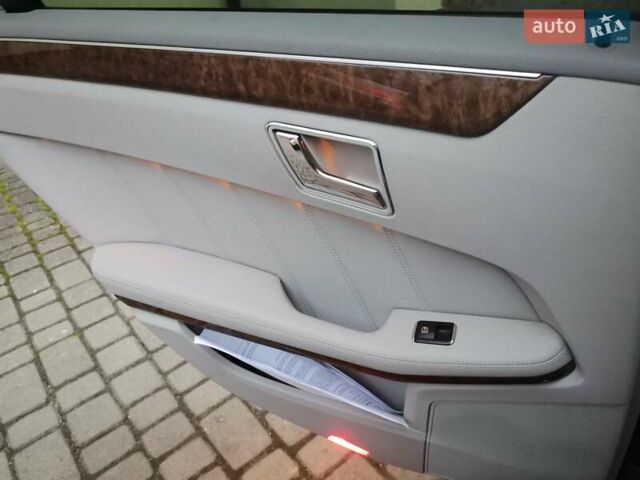 Коричневый Мерседес Е-Класс, объемом двигателя 2 л и пробегом 250 тыс. км за 11555 $, фото 17 на Automoto.ua