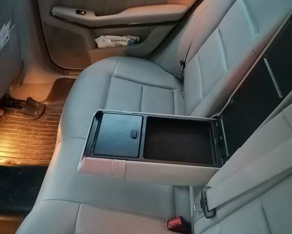 Коричневый Мерседес Е-Класс, объемом двигателя 2 л и пробегом 250 тыс. км за 11555 $, фото 15 на Automoto.ua