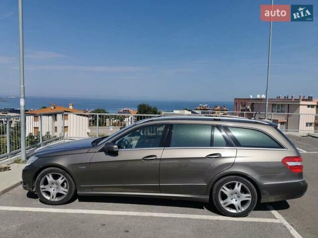 Коричневый Мерседес Е-Класс, объемом двигателя 2 л и пробегом 250 тыс. км за 11555 $, фото 2 на Automoto.ua