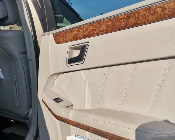 Коричневый Мерседес Е-Класс, объемом двигателя 2 л и пробегом 250 тыс. км за 11555 $, фото 19 на Automoto.ua