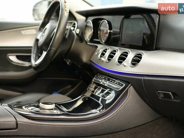 Коричневый Мерседес Е-Класс, объемом двигателя 1.95 л и пробегом 275 тыс. км за 22500 $, фото 12 на Automoto.ua