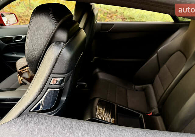 Красный Мерседес Е-Класс, объемом двигателя 1.8 л и пробегом 150 тыс. км за 16300 $, фото 20 на Automoto.ua