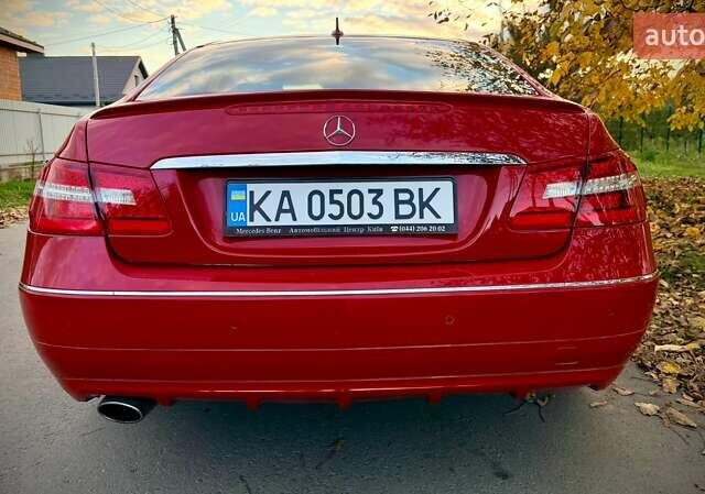 Красный Мерседес Е-Класс, объемом двигателя 1.8 л и пробегом 150 тыс. км за 16300 $, фото 3 на Automoto.ua