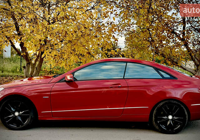 Красный Мерседес Е-Класс, объемом двигателя 1.8 л и пробегом 150 тыс. км за 16300 $, фото 6 на Automoto.ua