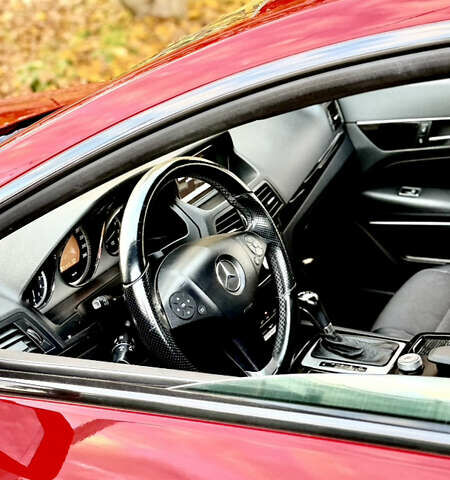 Красный Мерседес Е-Класс, объемом двигателя 1.8 л и пробегом 150 тыс. км за 16300 $, фото 24 на Automoto.ua