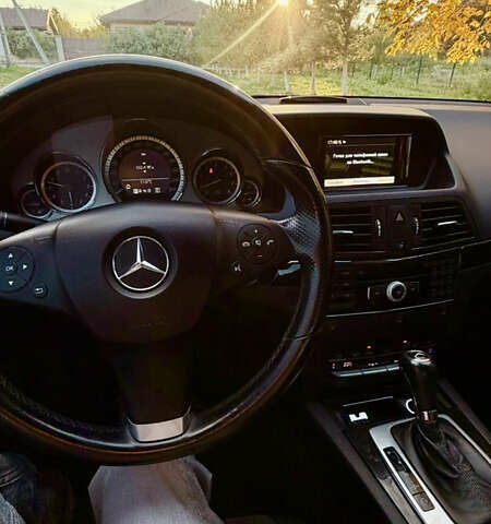 Красный Мерседес Е-Класс, объемом двигателя 1.8 л и пробегом 150 тыс. км за 16300 $, фото 10 на Automoto.ua