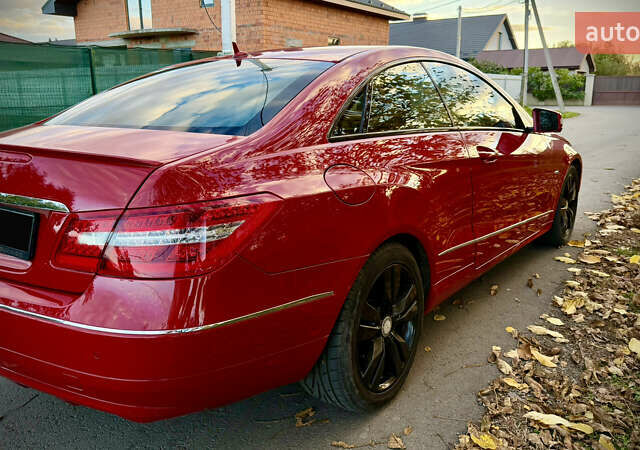 Красный Мерседес Е-Класс, объемом двигателя 1.8 л и пробегом 150 тыс. км за 16300 $, фото 5 на Automoto.ua