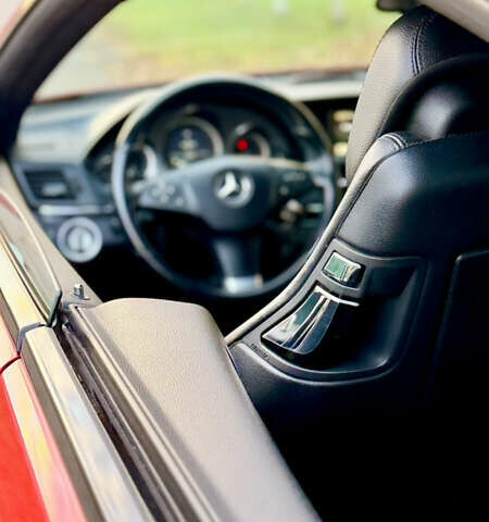 Красный Мерседес Е-Класс, объемом двигателя 1.8 л и пробегом 150 тыс. км за 16300 $, фото 18 на Automoto.ua