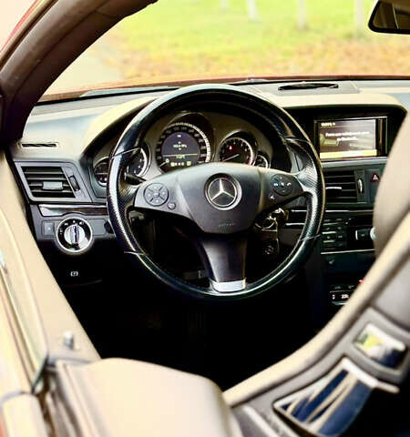 Красный Мерседес Е-Класс, объемом двигателя 1.8 л и пробегом 150 тыс. км за 16300 $, фото 23 на Automoto.ua