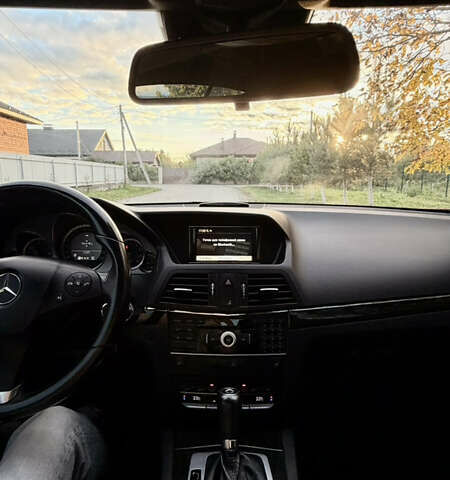 Красный Мерседес Е-Класс, объемом двигателя 1.8 л и пробегом 150 тыс. км за 16300 $, фото 7 на Automoto.ua