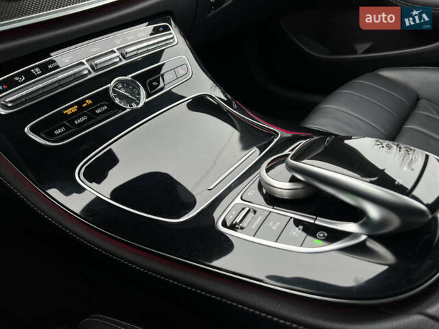 Красный Мерседес Е-Класс, объемом двигателя 3 л и пробегом 67 тыс. км за 47000 $, фото 26 на Automoto.ua