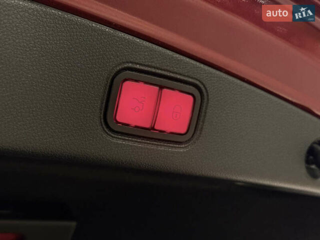 Червоний Мерседес Е-Клас, об'ємом двигуна 1.99 л та пробігом 30 тис. км за 69000 $, фото 43 на Automoto.ua