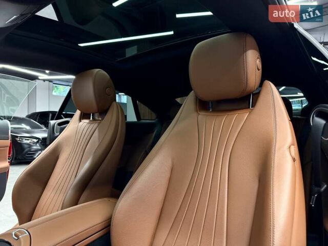 Красный Мерседес Е-Класс, объемом двигателя 1.99 л и пробегом 33 тыс. км за 66999 $, фото 26 на Automoto.ua